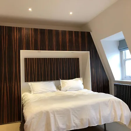 Kennington B & B-3